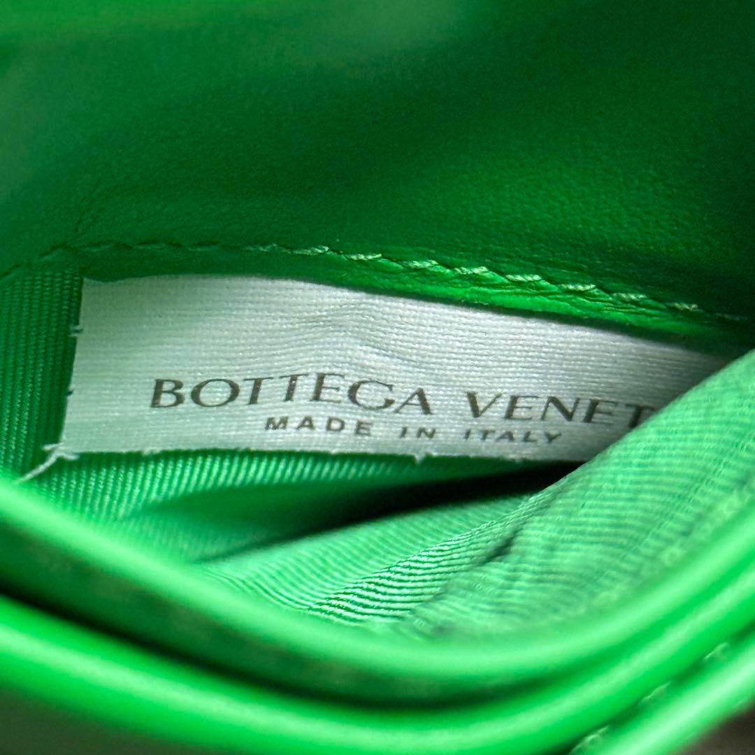 未使用級✨ボッテガヴェネタ　カセットイントレチャート二つ折りウォレット