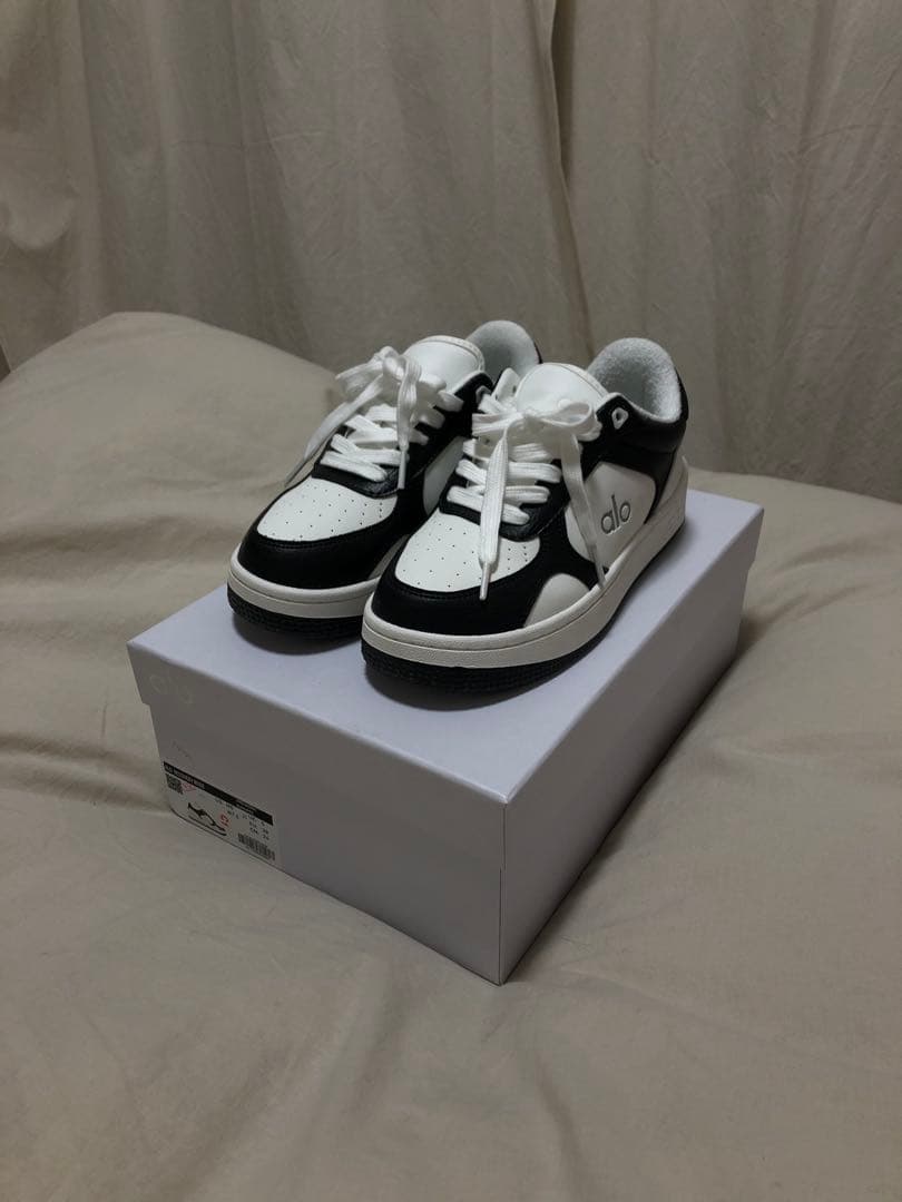 alo alo yoga スニーカー 24㎝