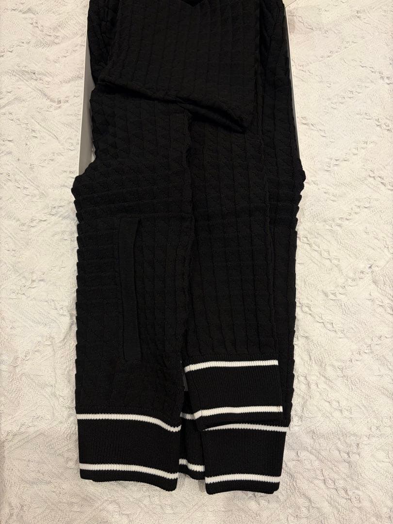 【未使用】1PIU1UGUALE3 ブラックニットカーディガン