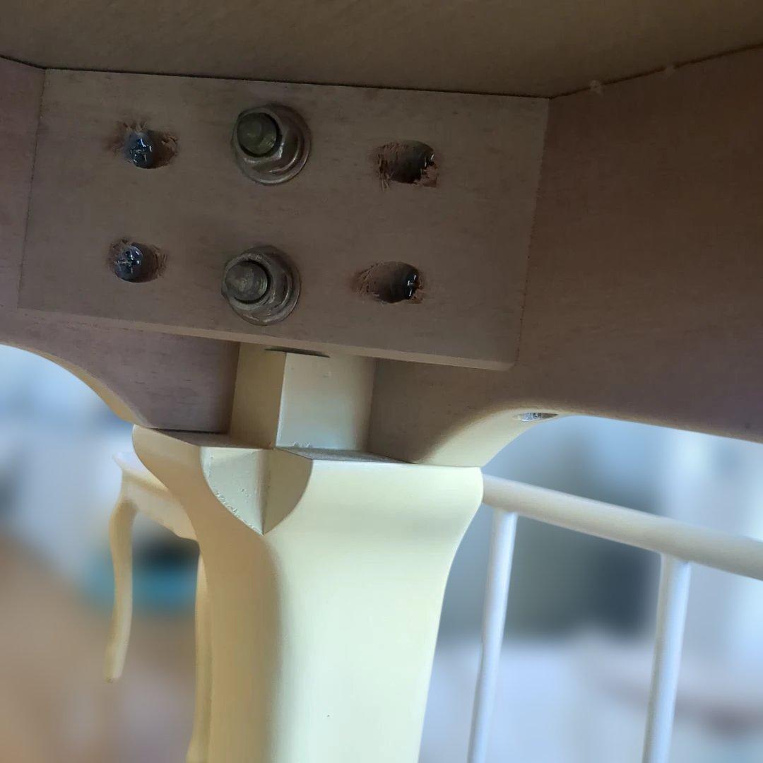 なのお取置　 猫足　クリーム色 木製 ダイニングテーブル