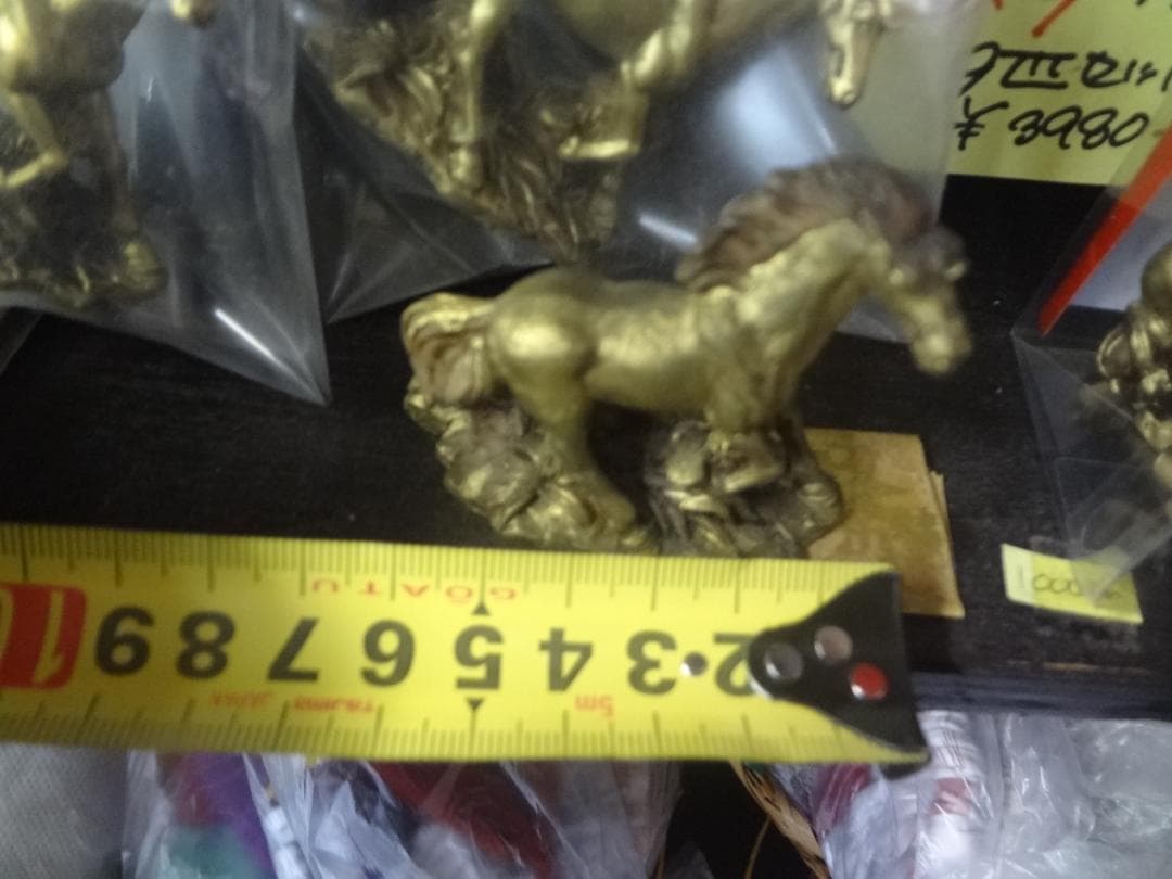 2026年干支・午　開運縁起物金色の馬の彫刻９体セット 　何事もうまくいく・・