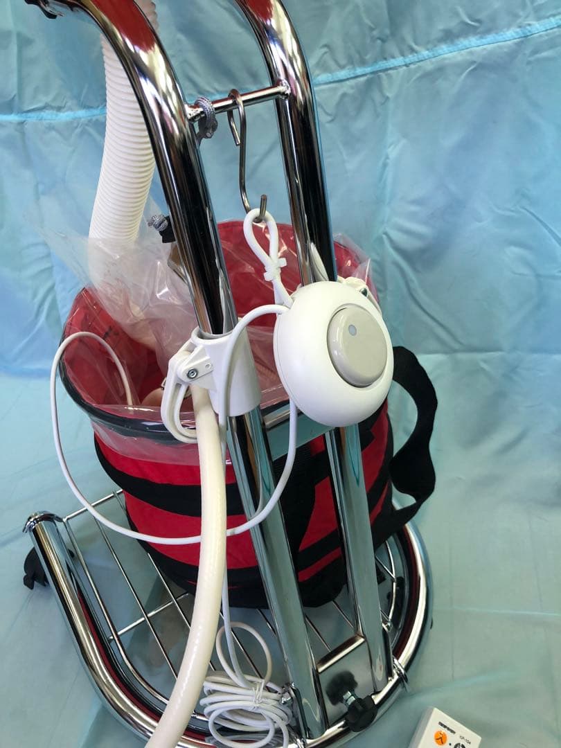 値下げしました中古移動式携帯洗髪台　楽シャン君