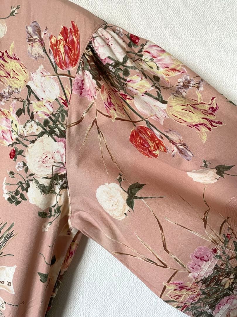 あ*わ様 カネコイサオ　ロゴリボンブーケ　プリントワンピース　くすみピンク