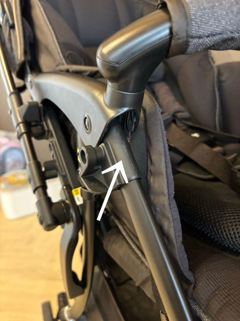 アップリカ　ラクーナクッションフリープラス　レインカバー付き