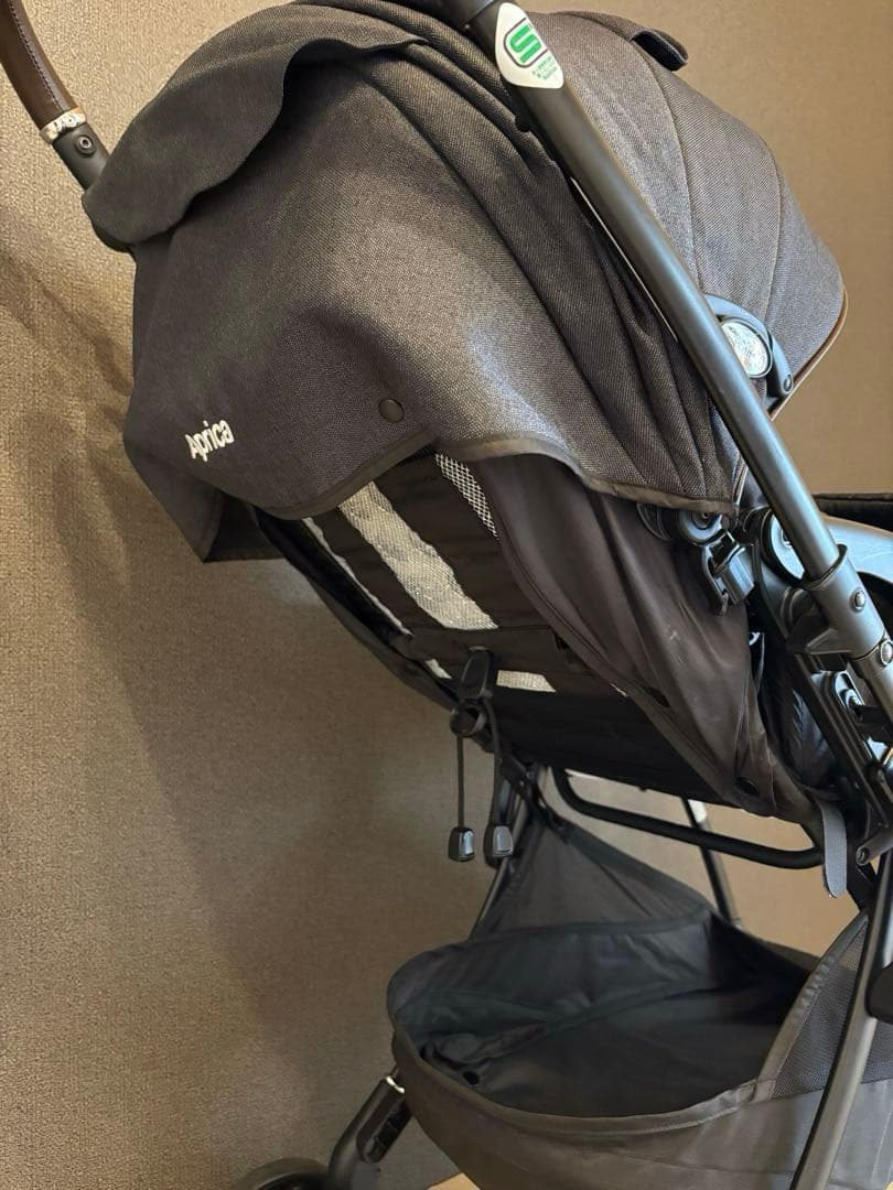 アップリカ　ラクーナクッションフリープラス　レインカバー付き