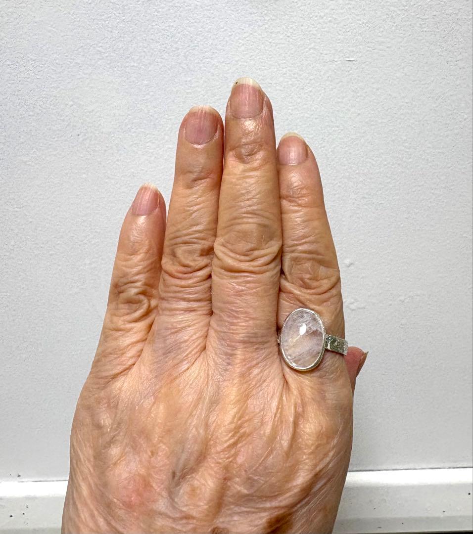 ムーンストーン手彫りシルバーリング