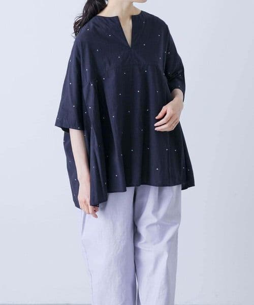 かぐれ　ドット刺しゅうワイドプルオーバー