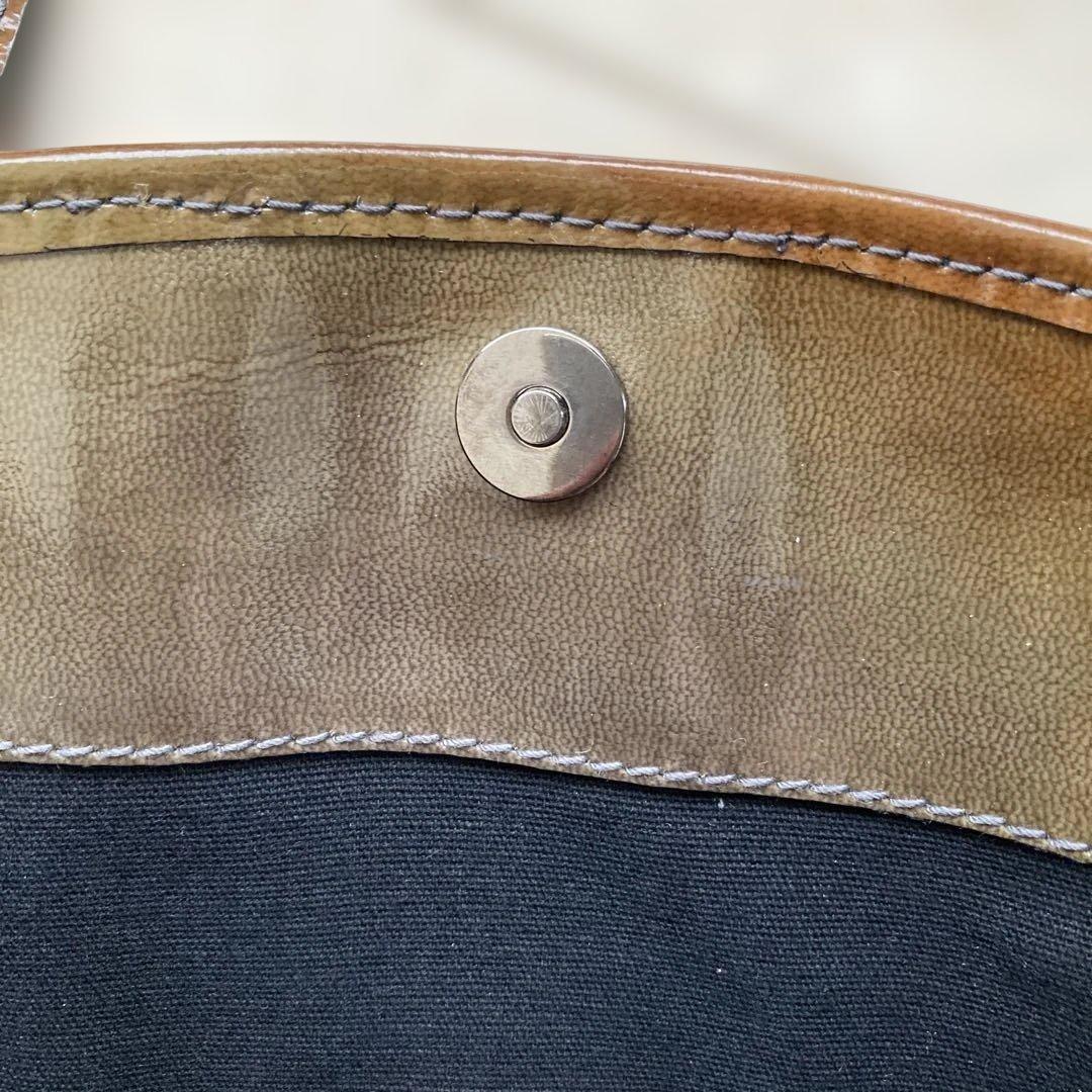 フェラガモ エナメルトートバッグ