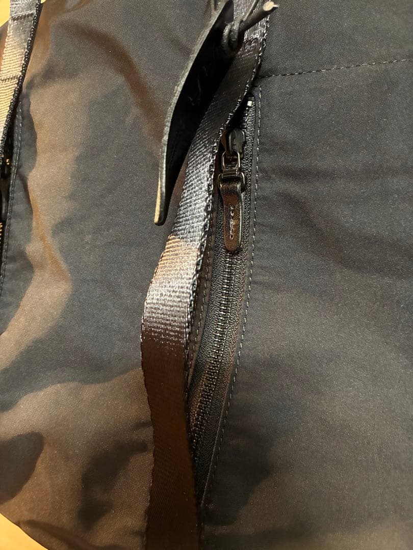 アミアカルヴァ　トートバッグ ブラック　Mサイズ　ファスナー付き　未使用