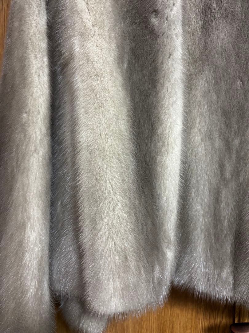 サファイアミンク風 毛皮ジャケット グレー ショート丈 裏地スカーフ柄風 馬柄