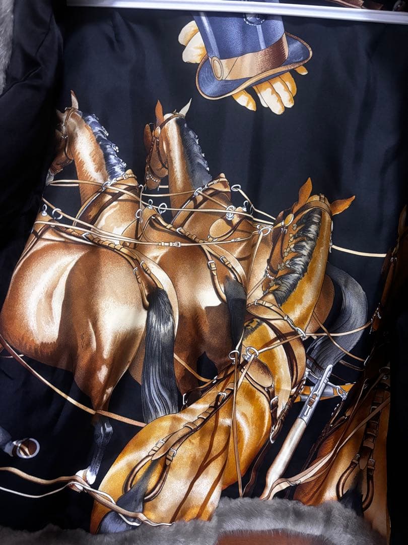 サファイアミンク風 毛皮ジャケット グレー ショート丈 裏地スカーフ柄風 馬柄