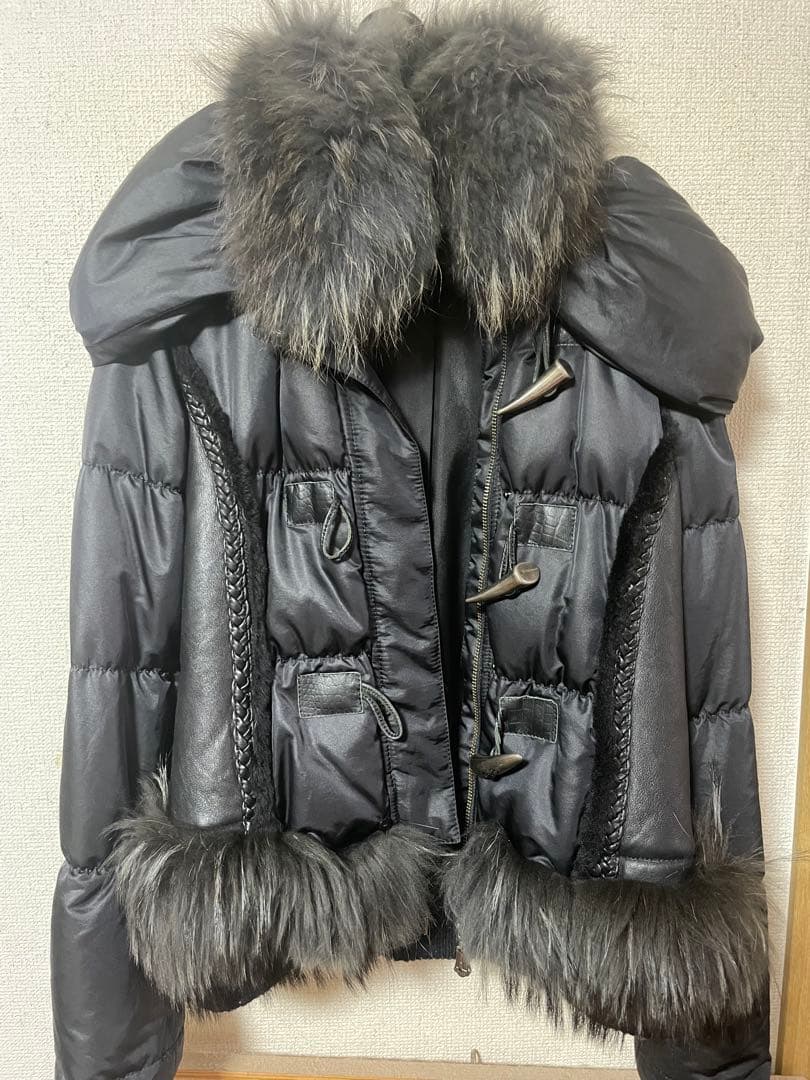 黒ダウンジャケット フェザー80%ダウン リアルファー