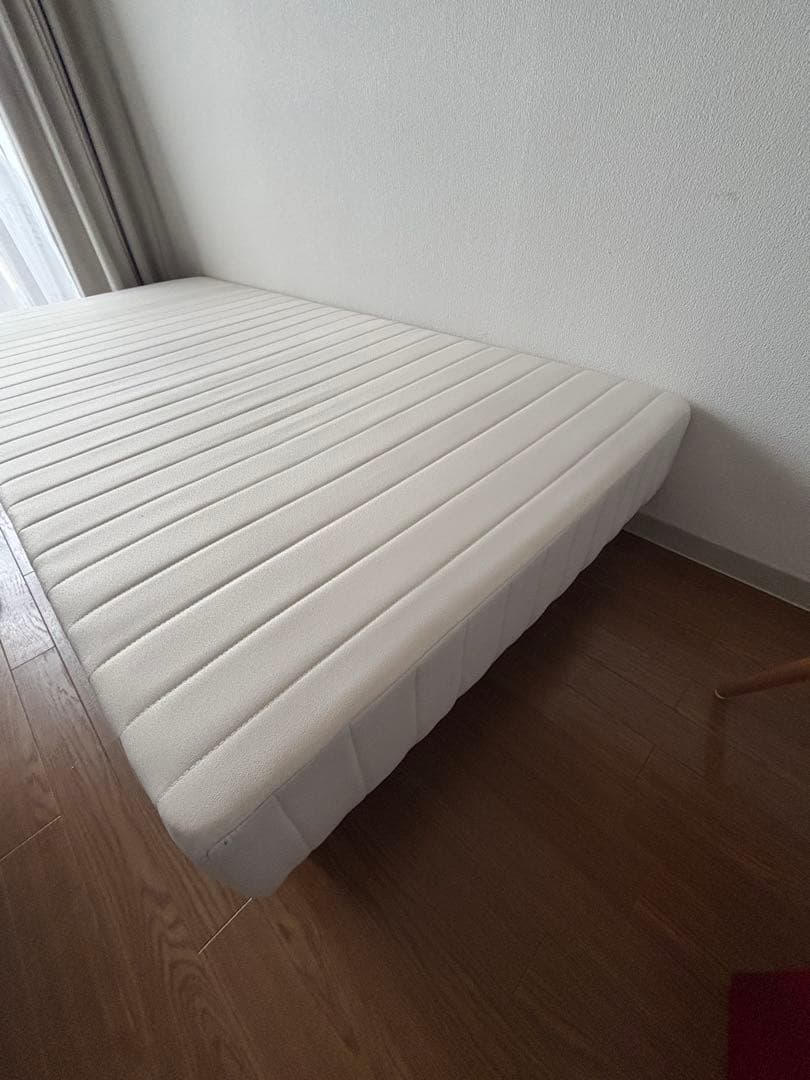 2/11までの限定　ホワイト ストライプ 脚付きマットレス シングル