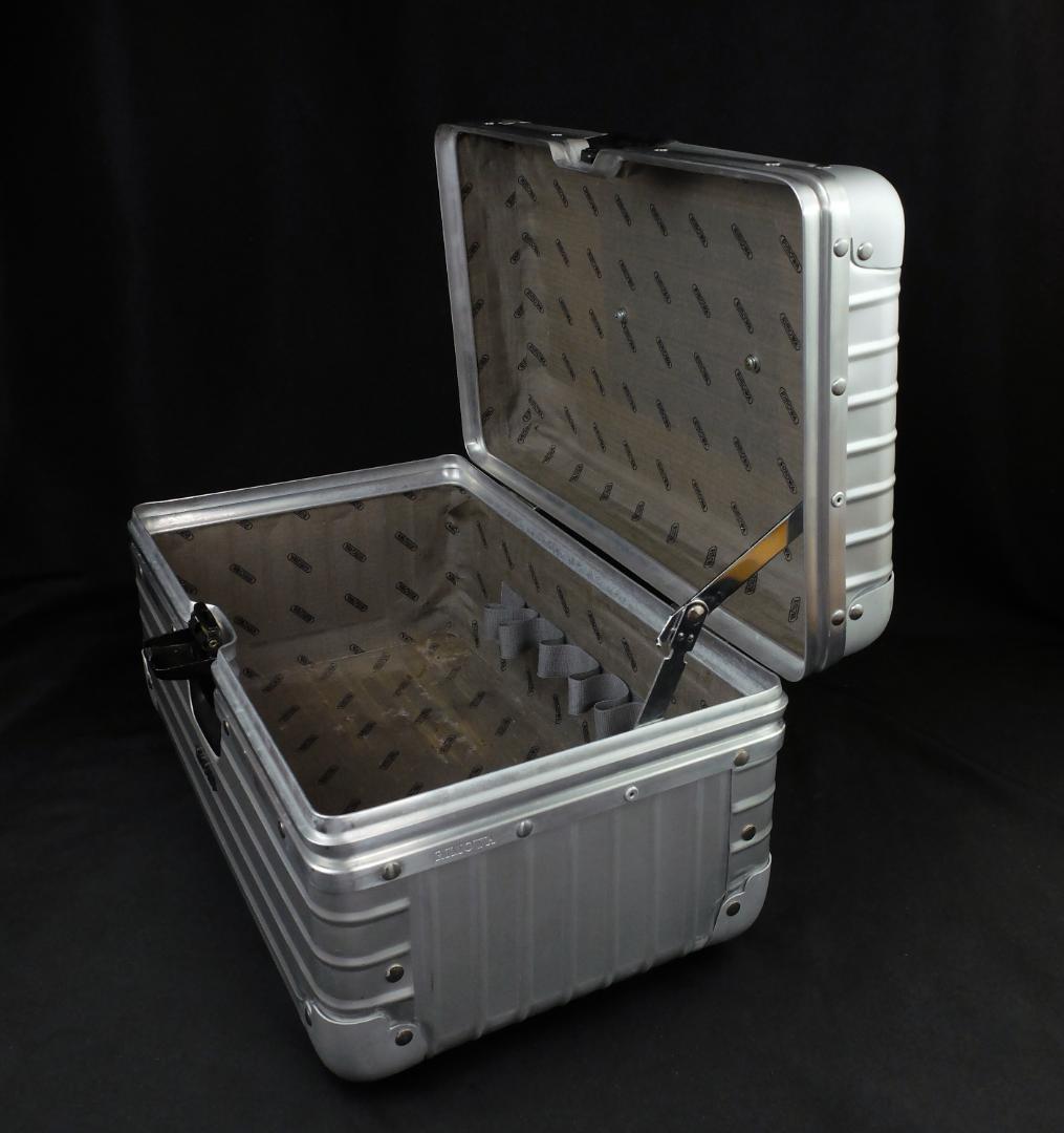 リモワ 廃番956.38『Savannah』アルミ・ビューティケース 鍵付・安全