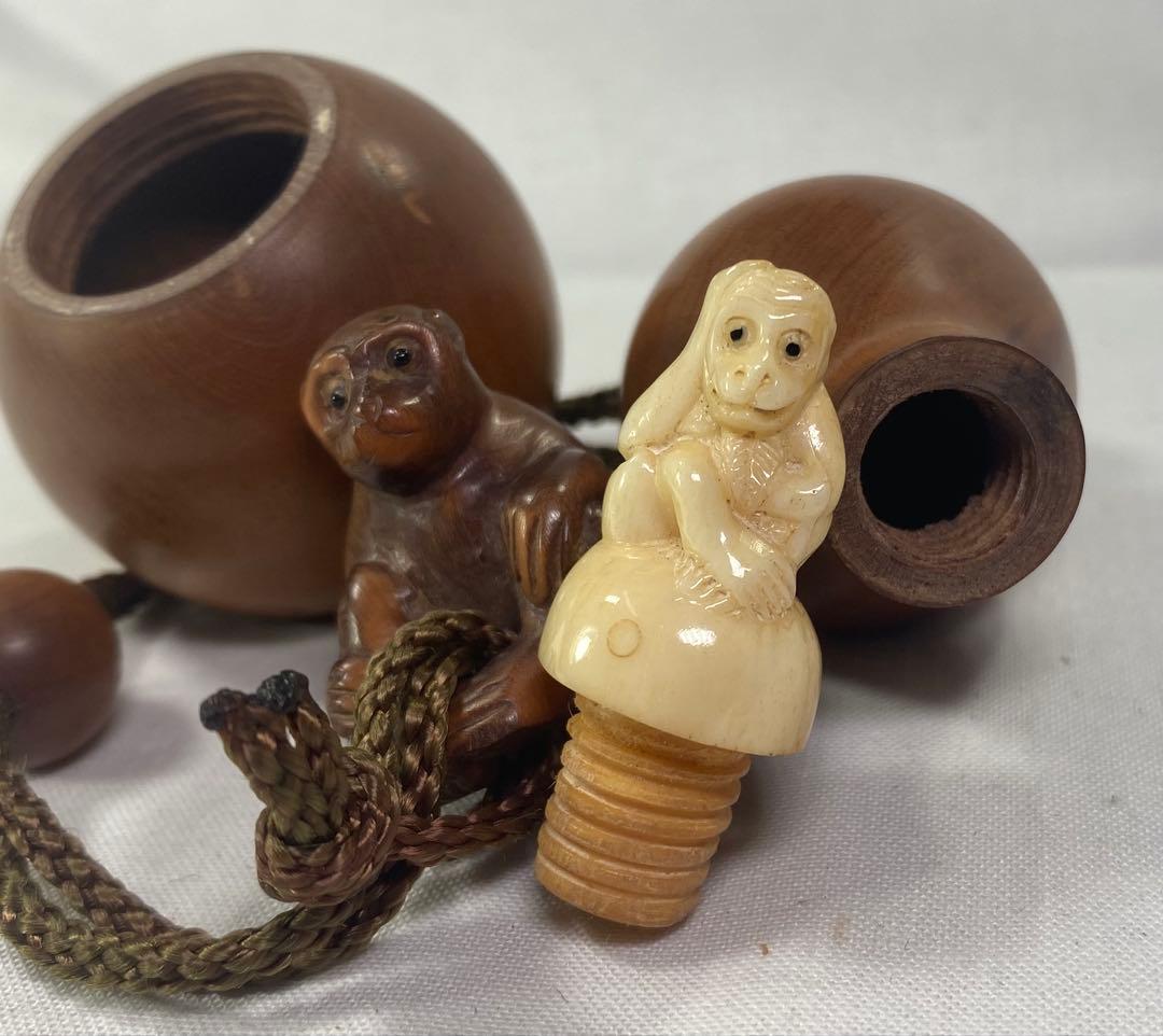 印籠　柘植　瓢箪(ひようたん) カバ牙の頭部と猿の彫刻付き　黄楊繊細彫刻　木製