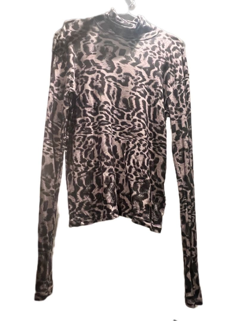 JOHN LAWRENCE SULLIVAN レオパードプリントタートルネック