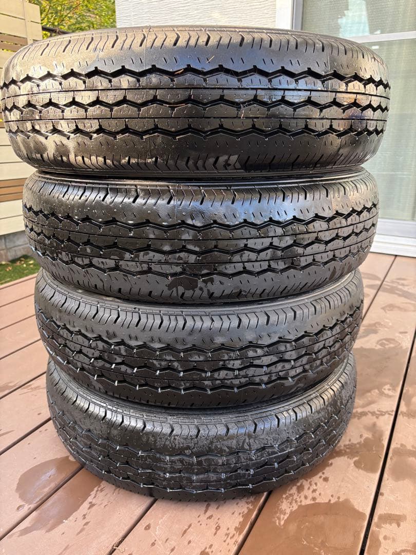 BRIDGESTONE 15インチ　タイヤ　ハイエース　新車外し
