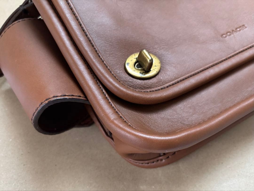 Coachレガシー ボディバッグ オールレザー ターンロック キャメル　オールド