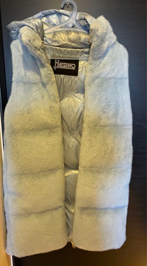 h*a様 HERNO 38M阪急梅田店にて購入品。エコファーダウンベスト フード