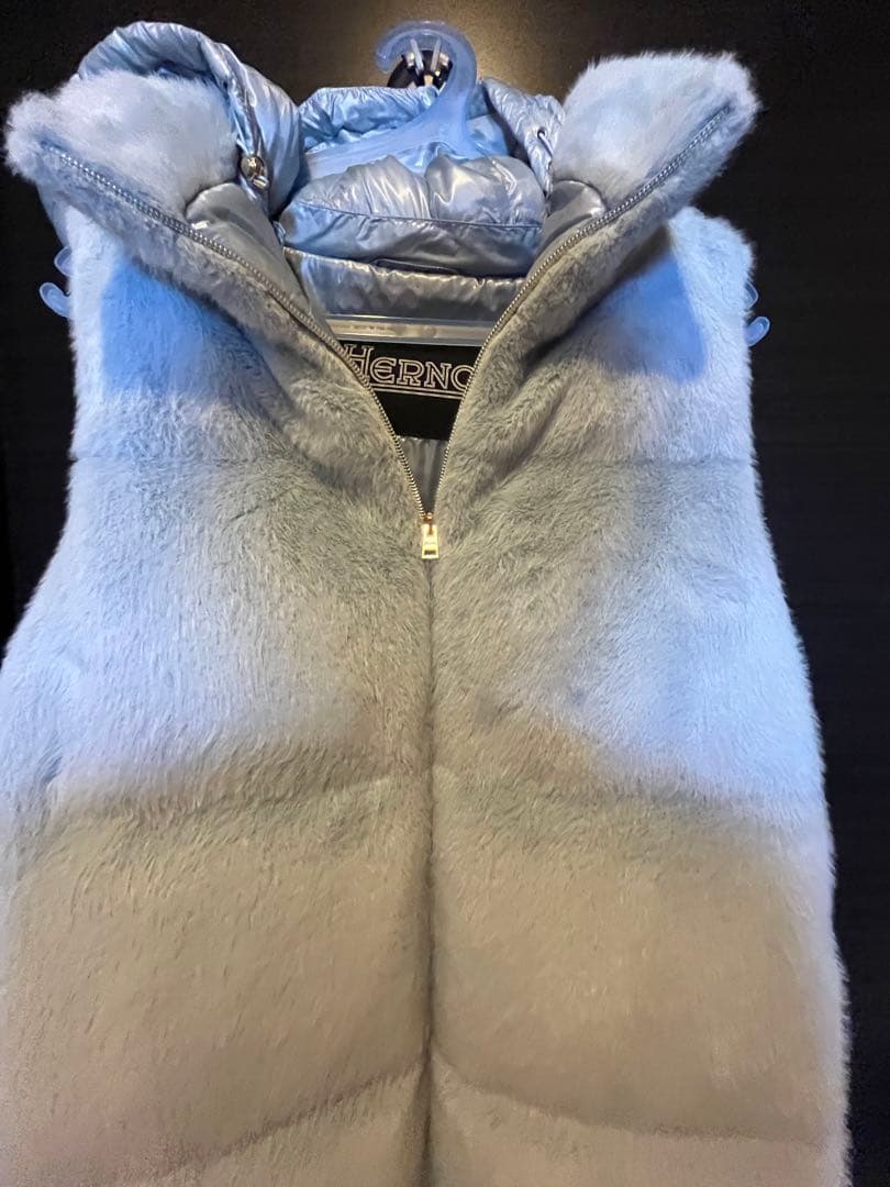 h*a様 HERNO 38M阪急梅田店にて購入品。エコファーダウンベスト フード