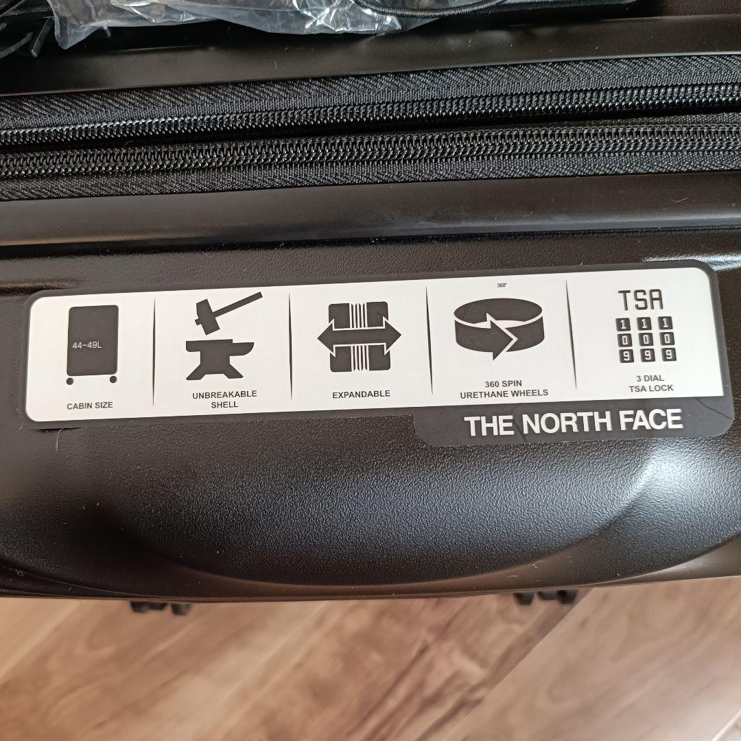 THE NORTH FACE ブラック キャリーケース 機内持込可 収納多数