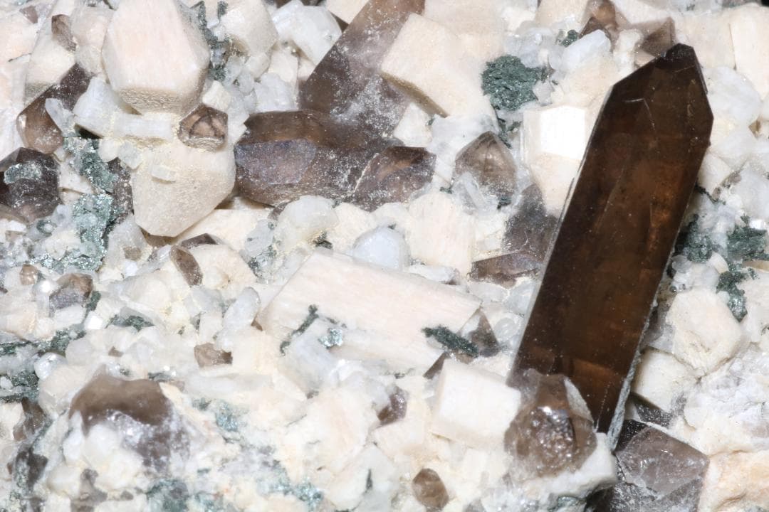 国産鉱物標本　兵庫県 男鹿島産 長石/煙水晶