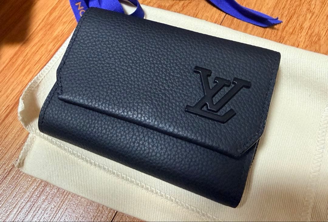 ルイヴィトン ポルトフォイユパイロット ブラック 三つ折り財布