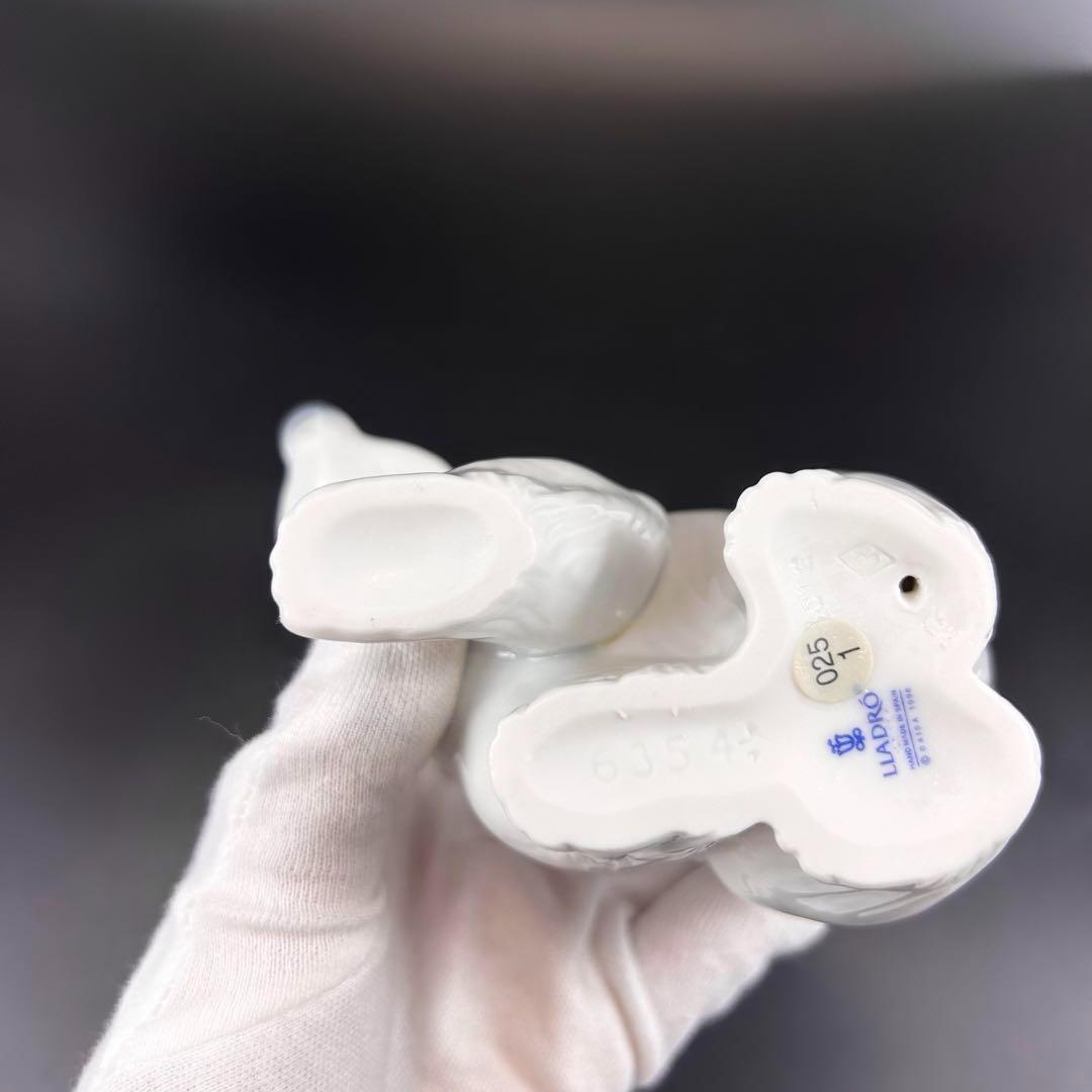 【未使用級】リヤドロ　lladro　 花と蝶で飾られたシロクマ　置物