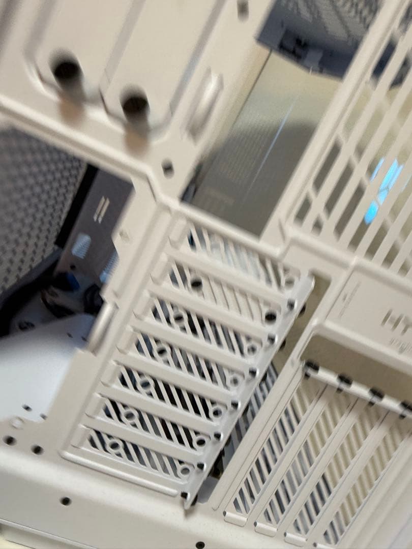 HYTE Y70 ホワイト PCケース