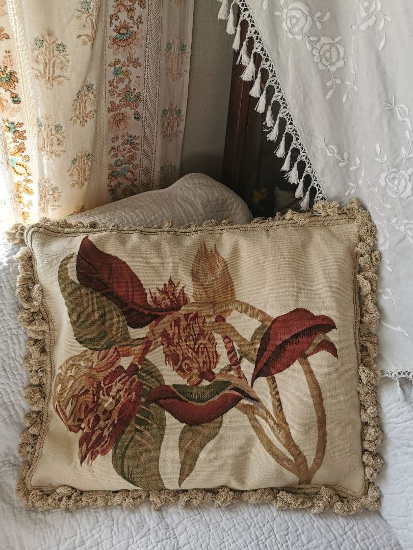 アンティークフランス プロテアの花 オービュッソン織タッセル付クッションカバー