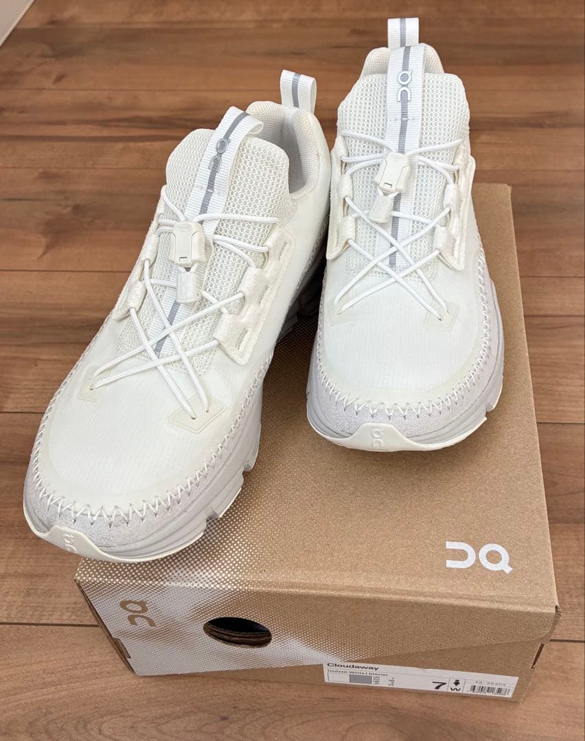 靴 On Cloudaway US7 24cm