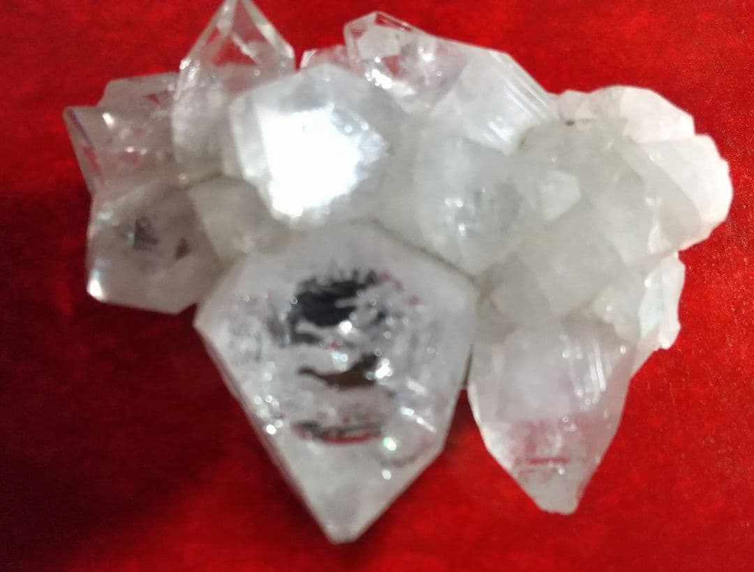 アポフィライト(魚眼石)クラスター