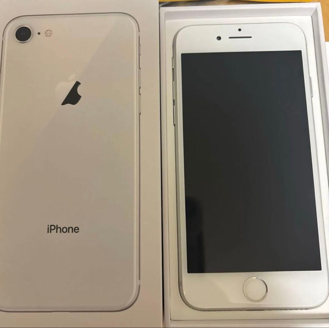 吉田ゆみ　iPhone 8 64GB シルバー SIMフリー　au