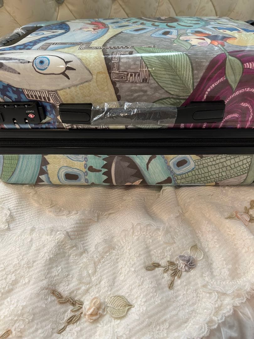 新品未使用アルベロベロアートプリント 中型キャリーケース軽量４輪雨雪保護カバー付