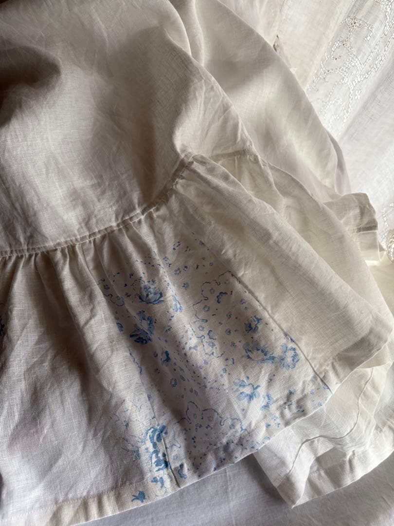 ホワイトリネンとキャベッジ&ローゼズの爽やかフリフリカーテン