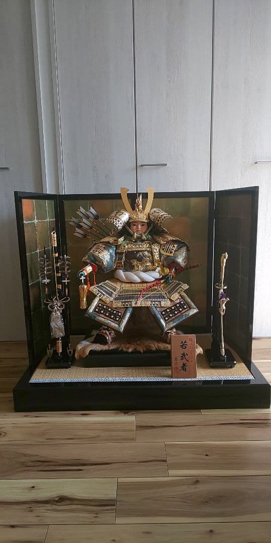 若武者五月人形、陣羽織、菓子台