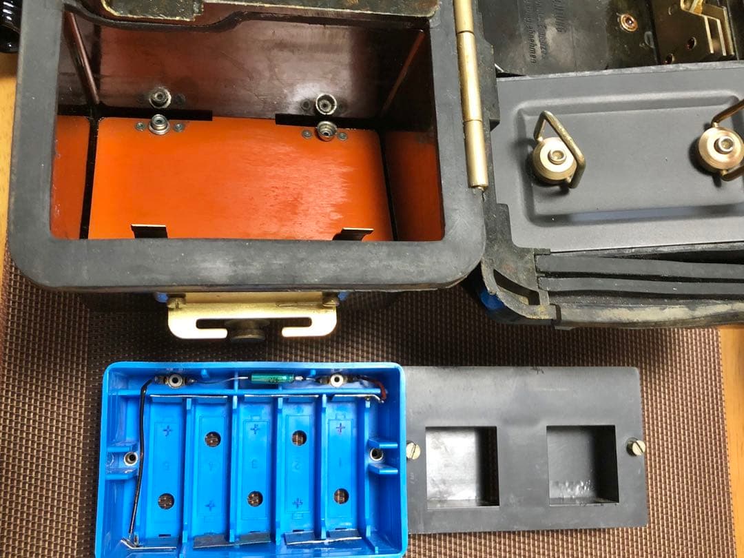 ￼★ドイツ軍放出品 NVA 野戦電話機 FF63S ★ドイツ軍迷彩服のおまけ付き