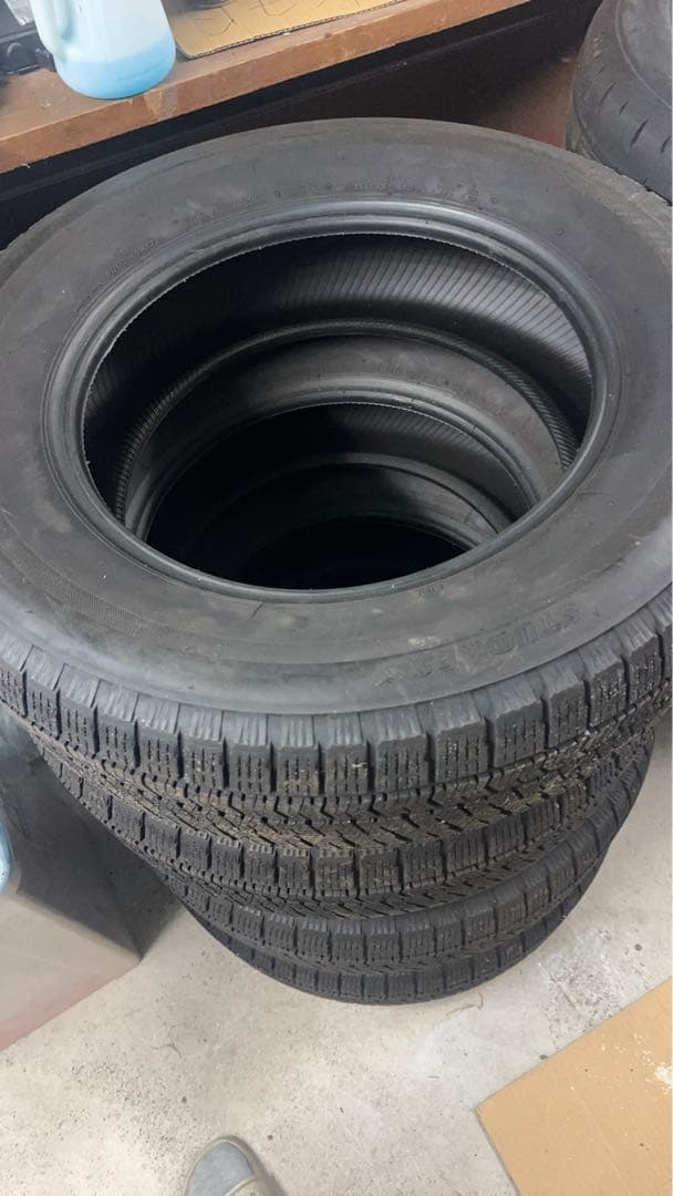 BLIZZAK VRX2 スタッドレスタイヤ 215/65R16