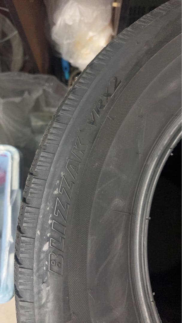 BLIZZAK VRX2 スタッドレスタイヤ 215/65R16