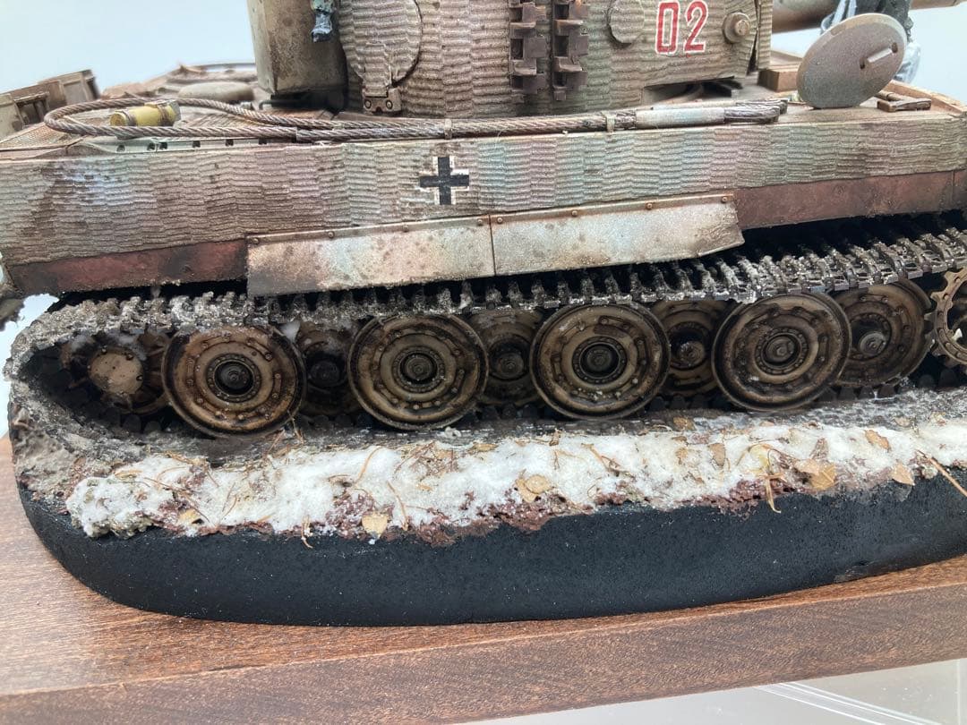 戦車模型完成品 1/35 ティーガー1後期型ヴィネット作品 全塗装済み完成品