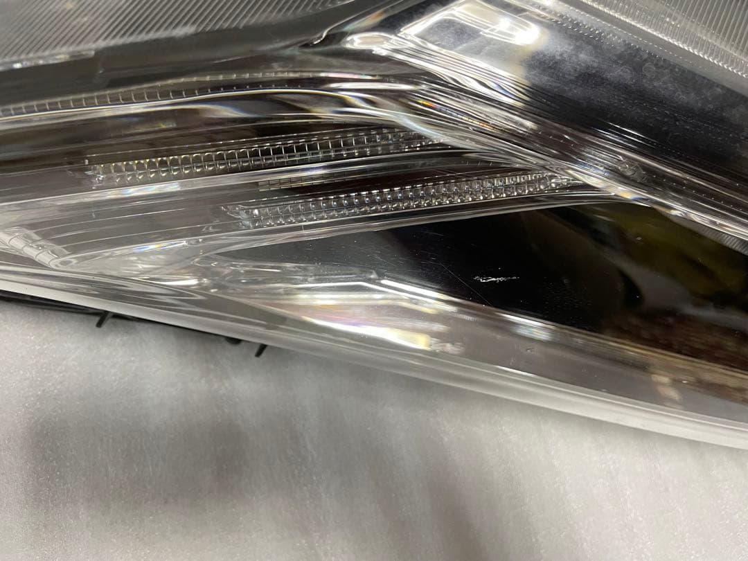 トヨタ ZSU60W ハリアー LED ヘッドライト ランプ 左 48-147