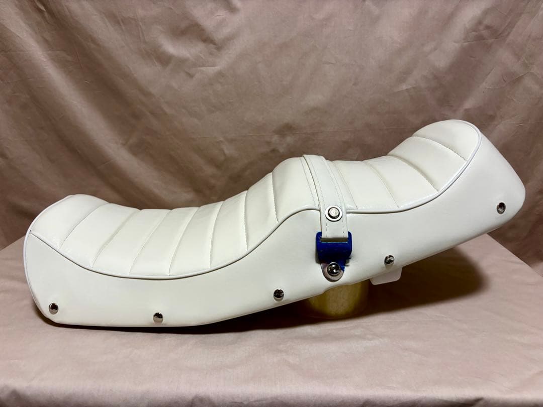 ホワイトレザータックロールシート ホンダ　CB400SF SB NC39〜最終型