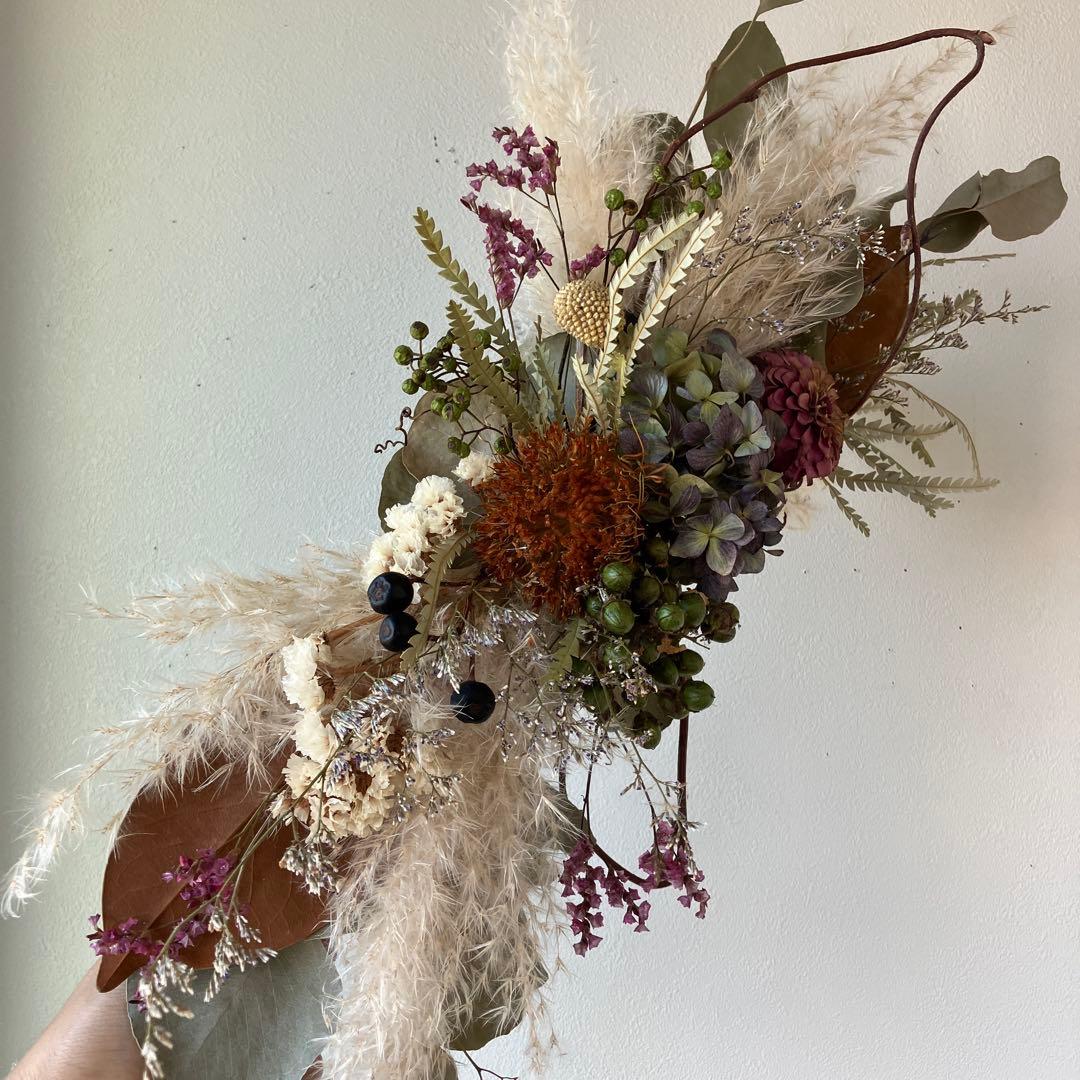 ドライアンドラと秋色紫陽花のベリーな壁掛けガーランド　パンパスグラス　マグノリア