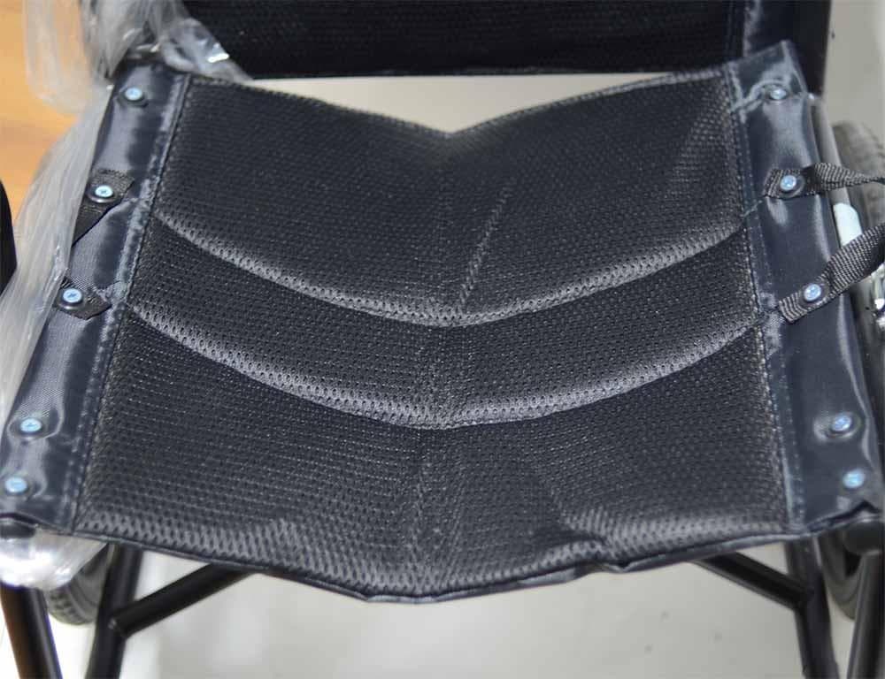 超軽量 コンパクト介助用車椅子 折り畳み式 介助ブレーキ付き KG05