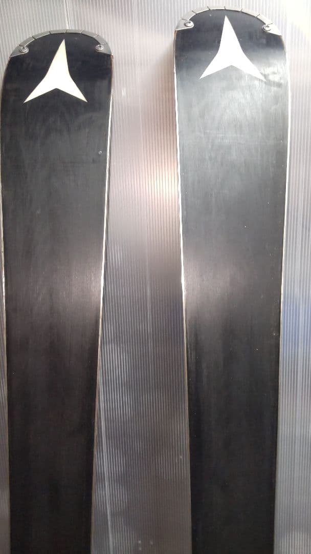 Atomic Redster G9i スキー板