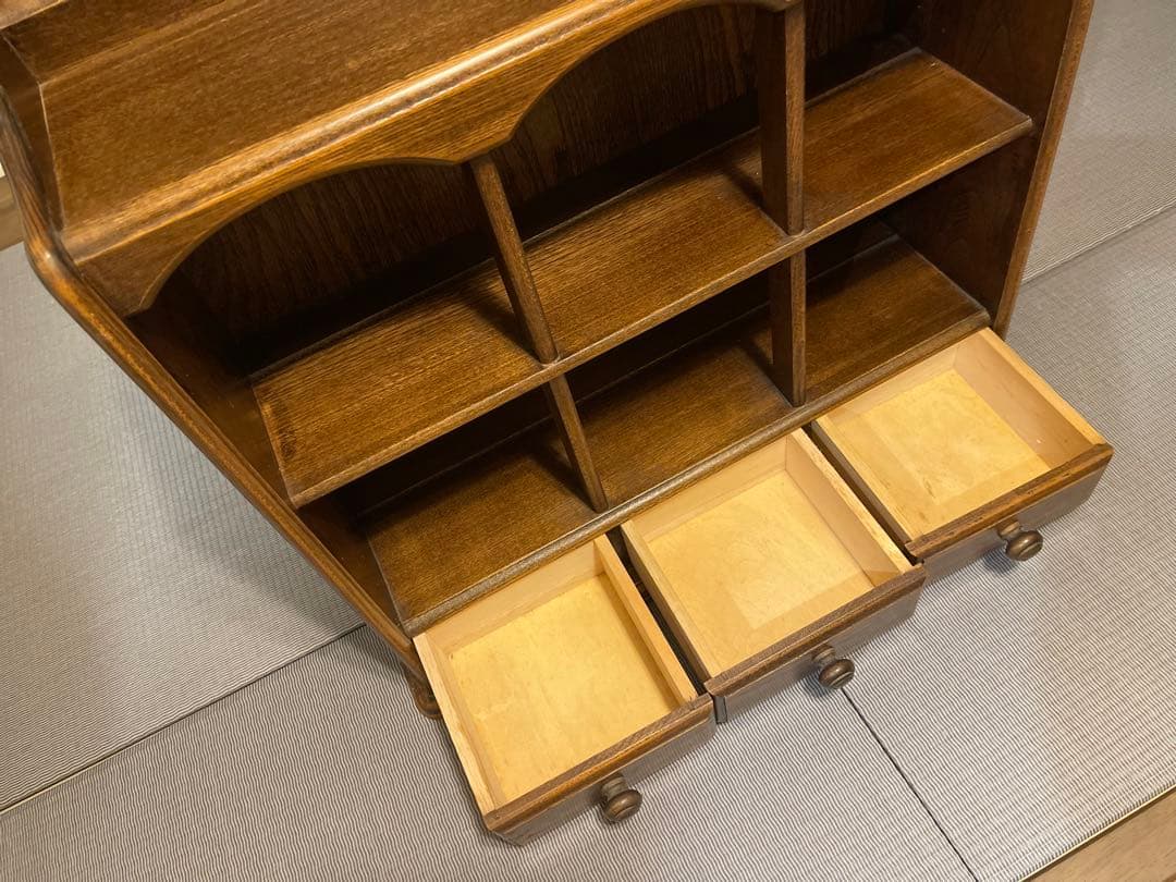 アンティーク風　キャビネット　カップボード　飾り棚