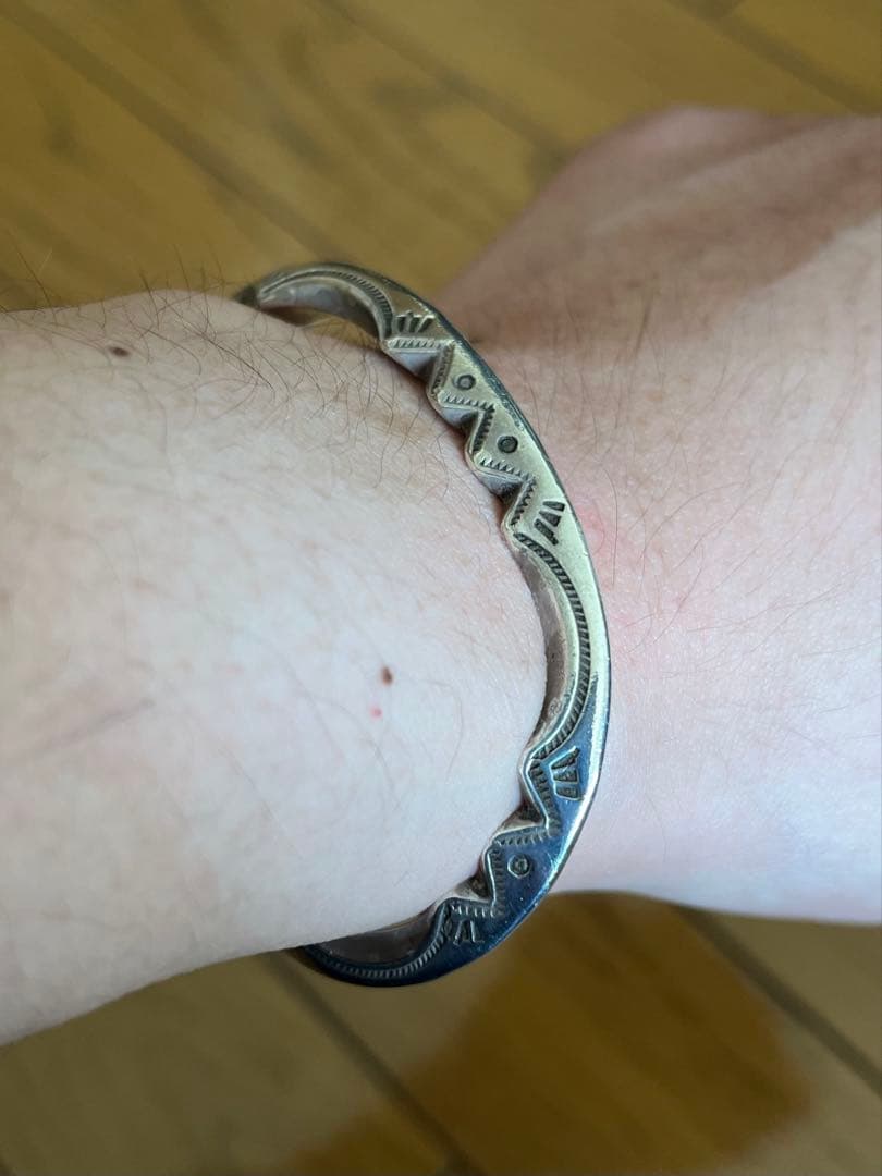 Hilo　　ナバホ族 レイアダカイ シルバーバングル