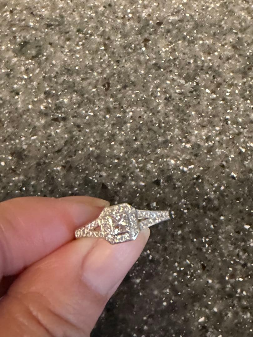 ヴァンドーム青山　ヴァンドームカットダイヤリング0.335CT