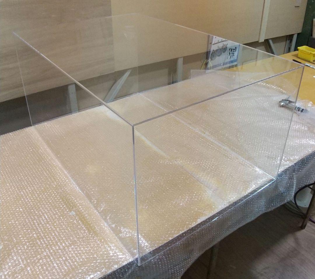 大型透明アクリルボックス 店舗什器 ディスプレイ