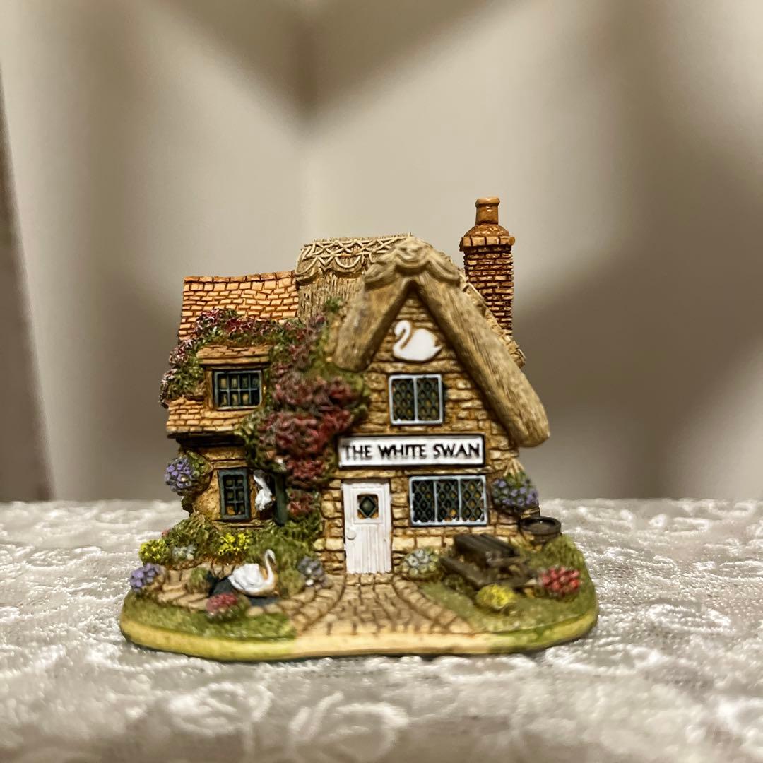 リリパットレーンTHE WHITE SWAN